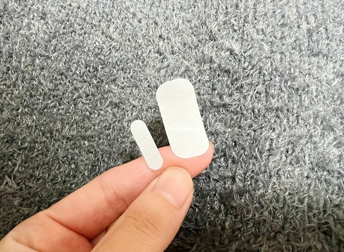 左:「ストラップ用ズレ防止テープ」、右:「服ズレ防止テープ」