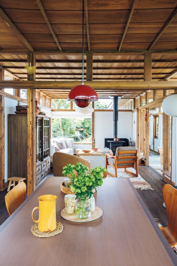 ダイニングからリビング方向を見る