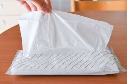 コードもティッシュも。ジッパーつき保存袋の意外な活用法