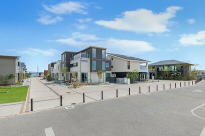 「住宅展示場が情報収集でいちばん役に立つ！」家づくり初心者のリアルな声とは？