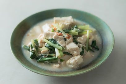 豆腐とコマツナでつくる絶品おかず。やさしい口当たりなのにご飯がすすむ＜長谷川あかりさんレシピ＞