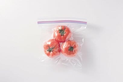 時短にも！節約にもなる！野菜の上手な冷凍術【トマト・タマネギ・ニラ】
