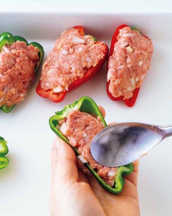 ピーマンにお肉つめる