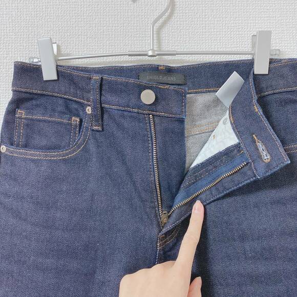 スリムストレートハイライズジーンズファスナー部分