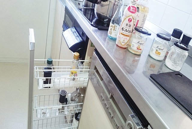 調味料をいっぱい取り出したときが掃除のチャンス！