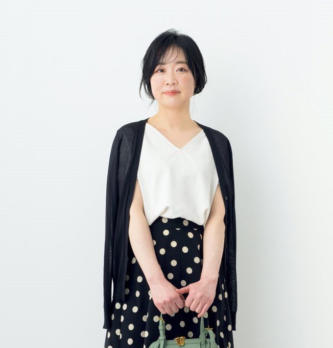 カーディガンの肩かけ