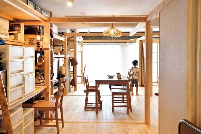 ダイニングとつながる、収納を兼ねた子ども部屋