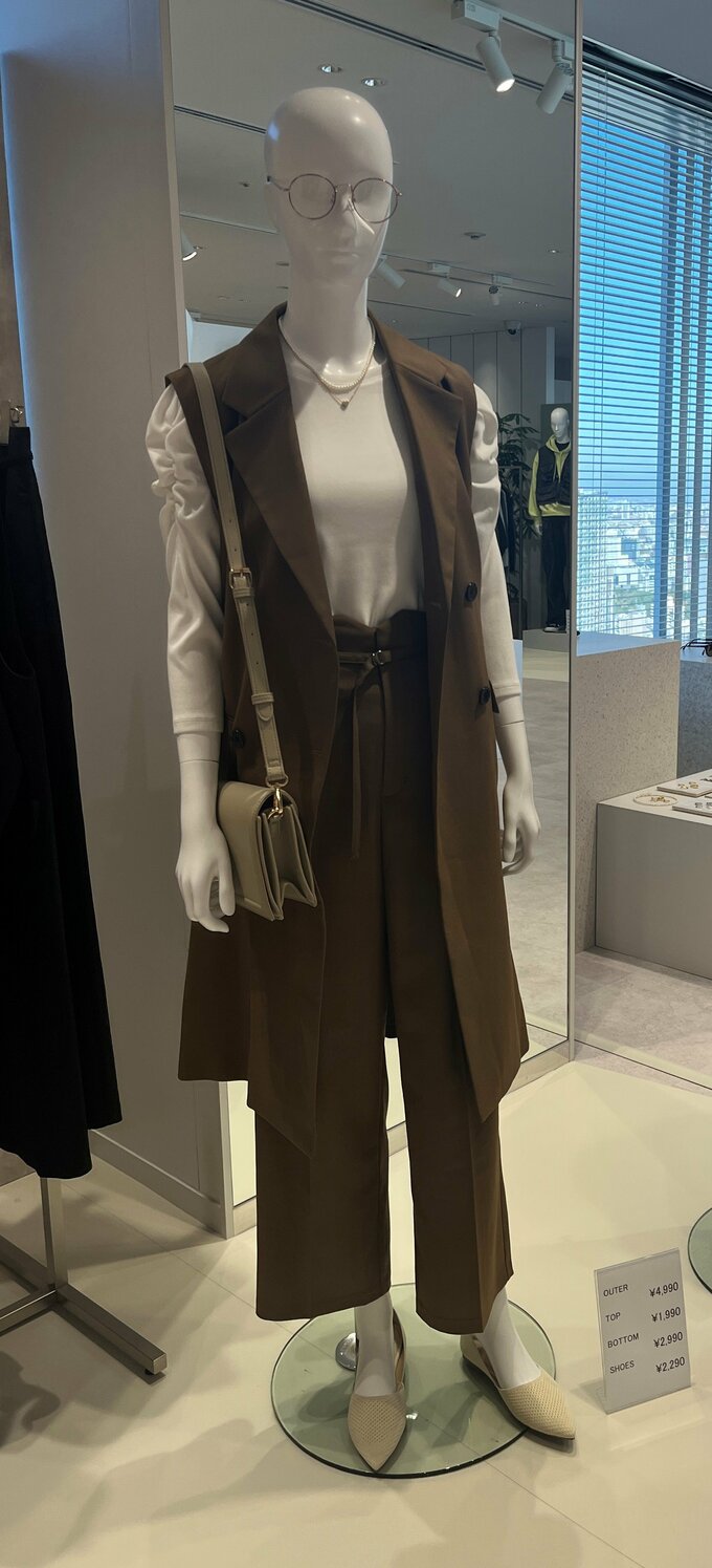 GUのロングジレとハイウエストパンツの組み合わせ