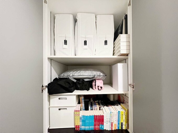 2階の奥行きのある収納