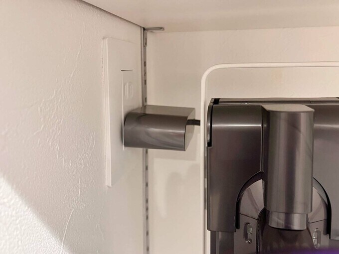 スティック掃除機のコンセント位置