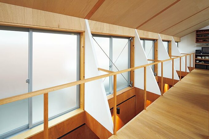 柱と梁に取り付けた三角形の部材