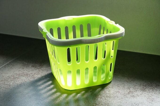 取っ手付きのカゴ