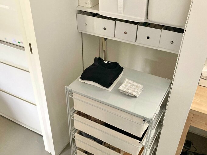 可動式収納ワゴンの上を作業台として