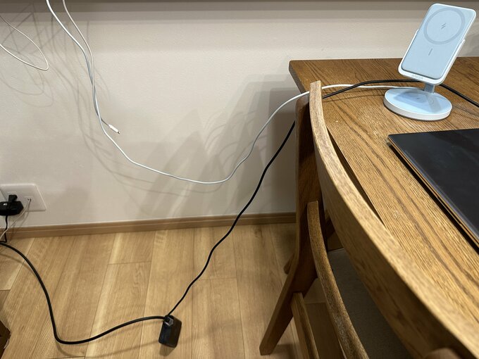 ダイニングテーブル横のコンセント