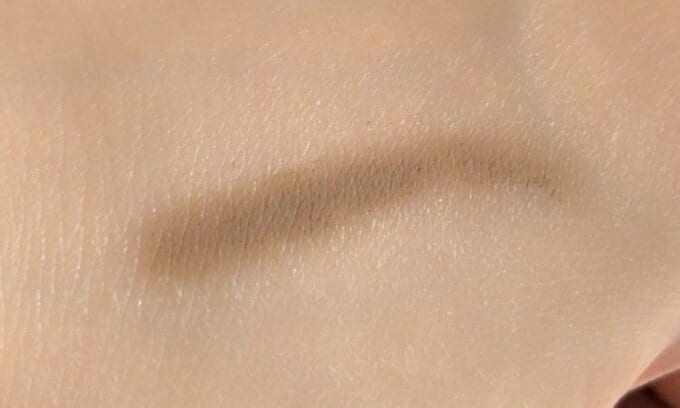 立体的なふんわり眉を再現