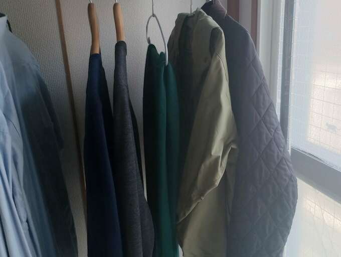 上着はハンガーラックにかけ、一目瞭然に