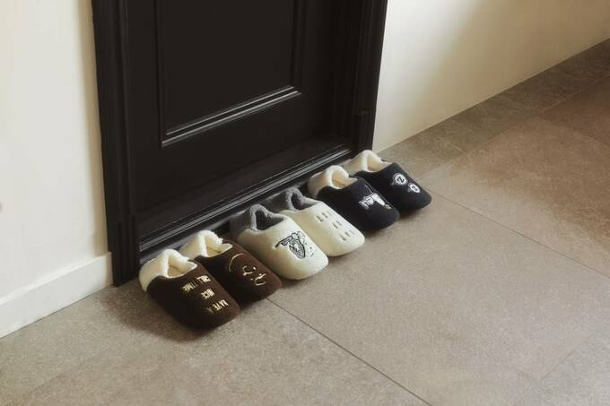 並べられているルームシューズ