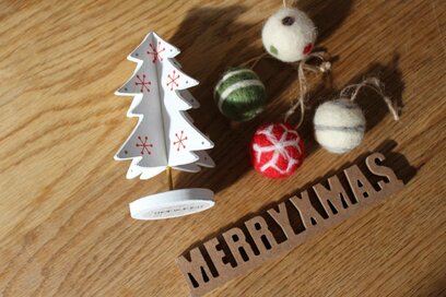 100均のクリスマスグッズは組み合わせて飾ると雰囲気アップ！まだ間に合うのですぐお試しを