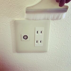 スイッチやコンセントの上も一瞬でキレイに！