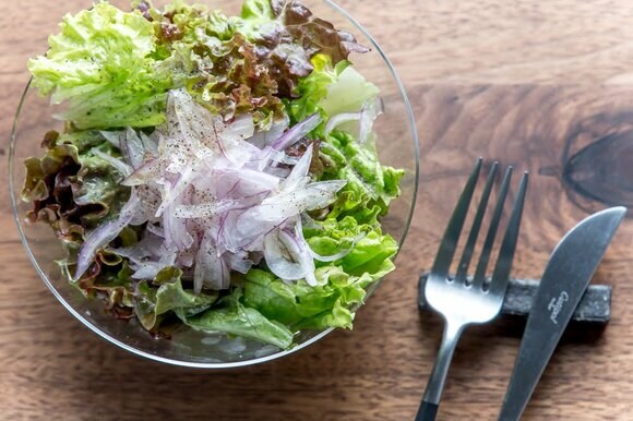 サラダや冷たいお惣菜の盛りつけ