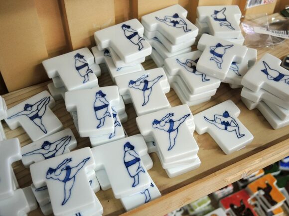 相撲や歌舞伎をモチーフにした食器