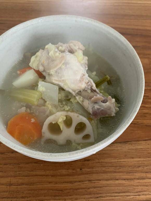 野菜と鶏肉とキビのスープ
