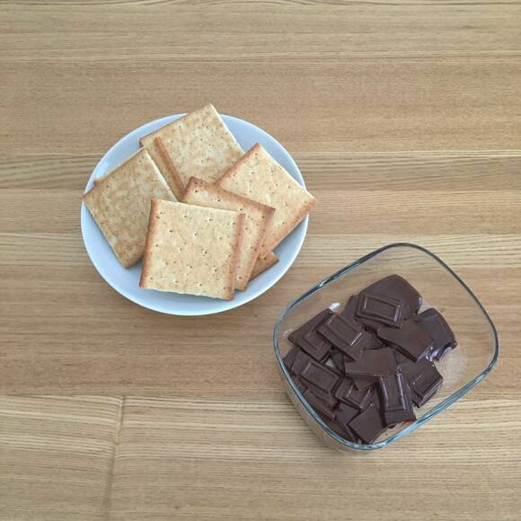 ビスケットとチョコ