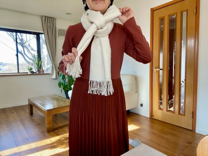 3. 輪に短い方の端を通します。