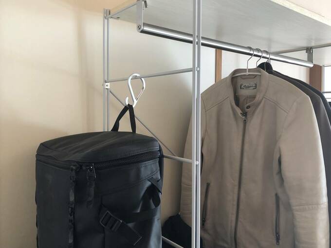 S字フックにリュック