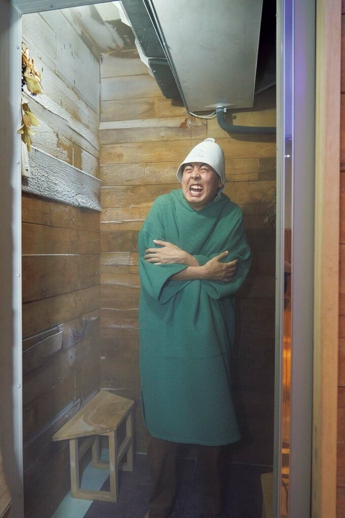 アイスサウナで凍える田中さん