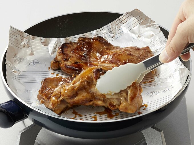 フライパンに鶏肉