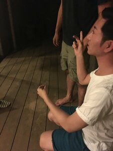 お灸の説明をする図