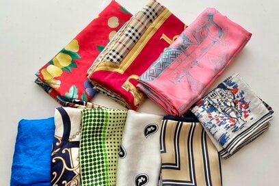 50代、家に眠っていた「スカーフ」をおしゃれ使い。首に巻かないアイデア2つ：2025年6月トップ10