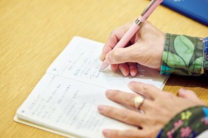 毎日書けなくても、途中でやめてもOK。更年期「心と体のゆらぎ」と上手につき合うノート術