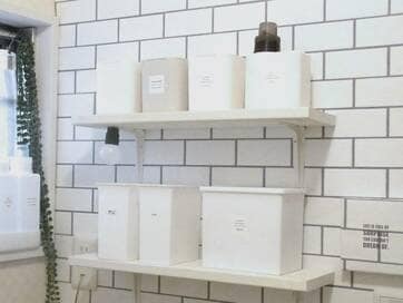 セリアの真っ白コンテナ。狭い場所に使え、清潔感も！