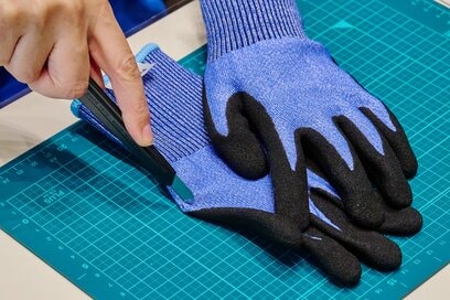 カッターでも切れにくい「強すぎる手袋」。園芸やDIY、子どもの工作にもぴったり