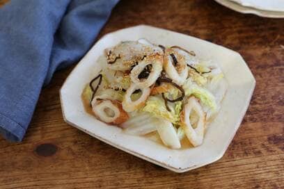 白菜をおいしい副菜に。ちくわと塩昆布とあえて簡単おかず