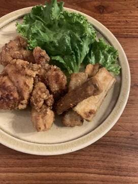 鶏肉と同じ味つけで、ゴボウのから揚げ。サクサクでおいしい！