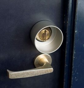 今年こそ自宅の防犯対策を！手軽に買える本格グッズ