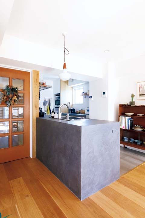 クールなモルタル仕上げのキッチン