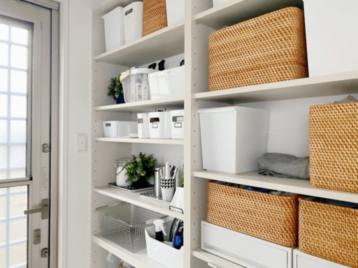 洗面所のオープン収納棚