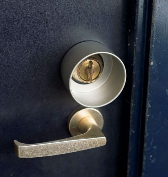 サムターンカバーをつける