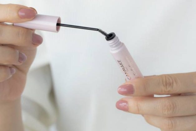 マスカラ下地でカールをキープ!