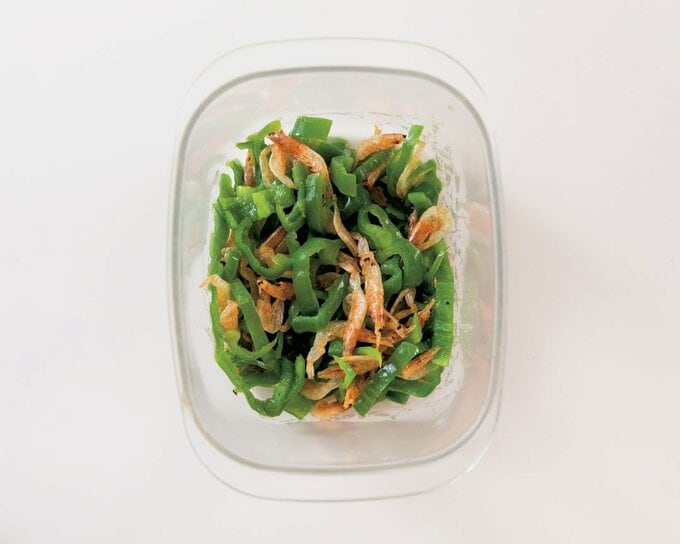 ピーマンと乾燥エビ