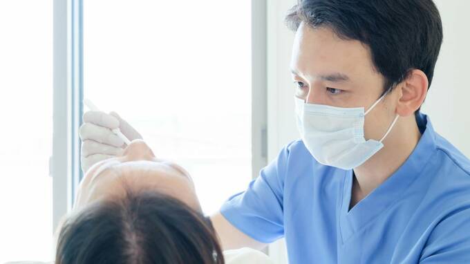 マスクをつけた男性