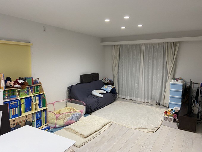 家具は壁際に寄せる