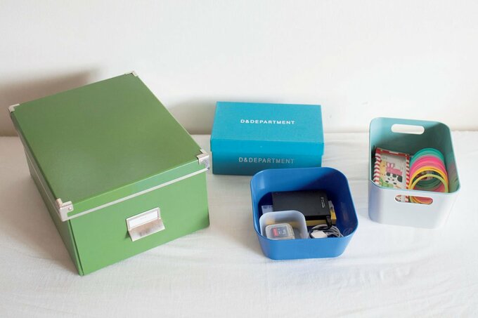 緑や青などカラフルな箱