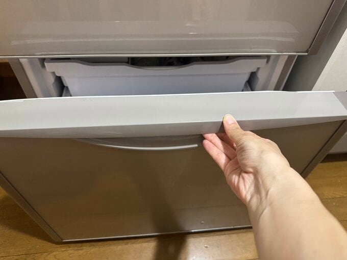 冷凍庫を引く様子