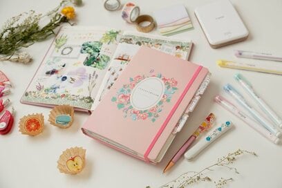 定規になるマステや便利ふせんも。手帳を毎日続けたくなる最新文房具5つ