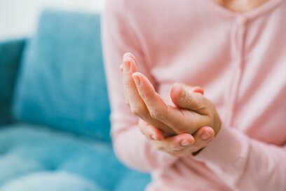 更年期に気をつけたい「へバーデン結節」。手指の“痛みやこわばり”を放置しないで